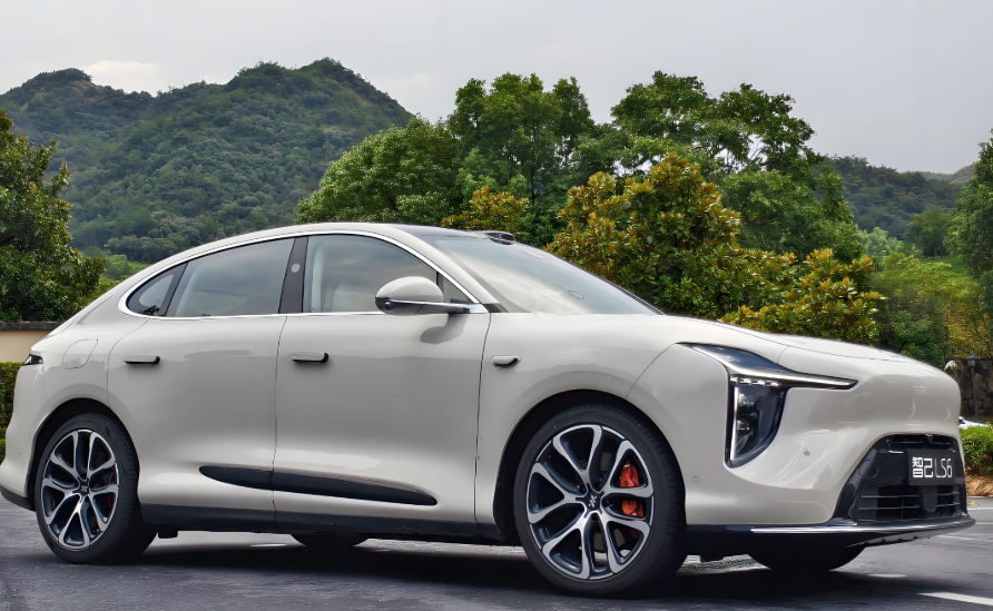 全新智己LS6正式上市！全新智己LS6售19.79万起450km纯电续航+超级增程！