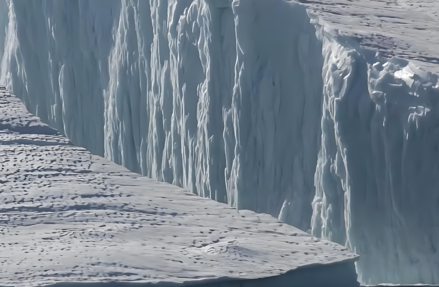 世界最大冰山再次发生大规模断裂！世界最大冰山再次发生大规模断裂的原因