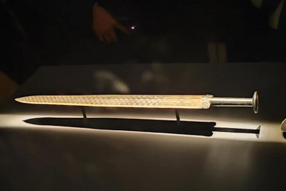 勾践“卧薪尝胆”有考古实证了 绍兴出土越王勾践专用青铜戈