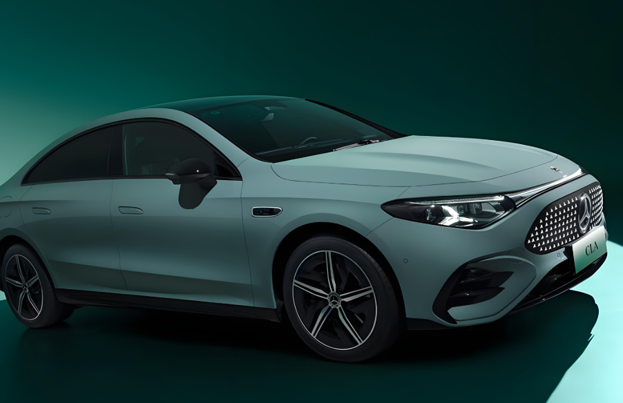 全新奔驰CLA纯电版下线！全新奔驰CLA纯电版配三联智能座舱866km超长续航！