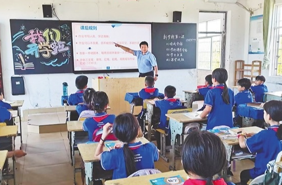 退休老师成了学校争抢的香饽饽 为什么生源减少学校却更青睐退休教师