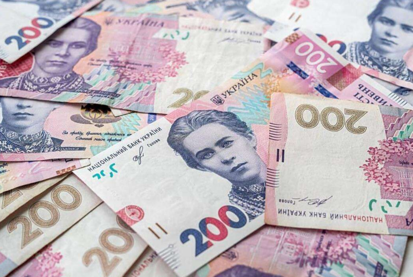 最新英镑小幅贬值，英央行利率维稳货物出口增长