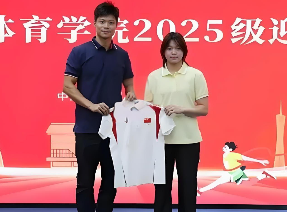 “大⼀新⽣”全红婵报到！全红婵正式入读暨南大学！