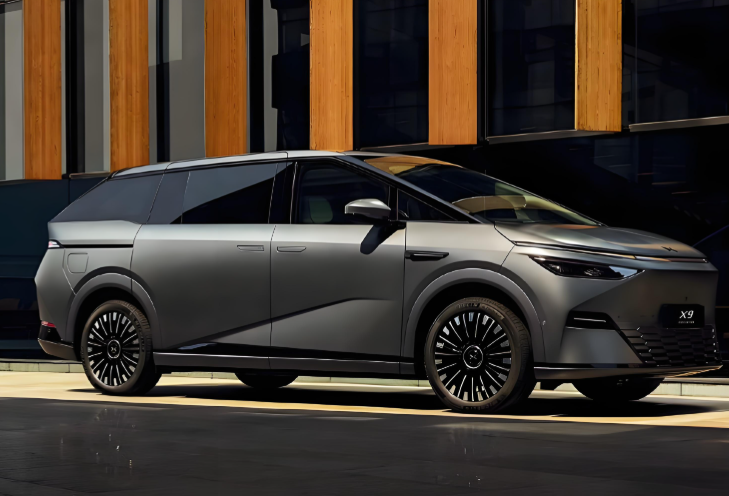 小鹏X9增程版官宣10月发布!小鹏X9增程版纯电续航超450公里/支持5C超充 小鹏X9增程版官宣10月发布!小鹏X9增程版纯电续航超450公里/支持5C超充