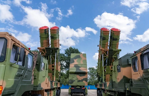 红旗-22导弹现身塞尔维亚阅兵彩排 塞尔维亚阅兵展示红旗-22释放出哪些信号