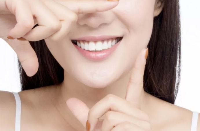 牙齿文身风靡齿科，“发财”牙冠一夜爆火是潮流还是胡闹?