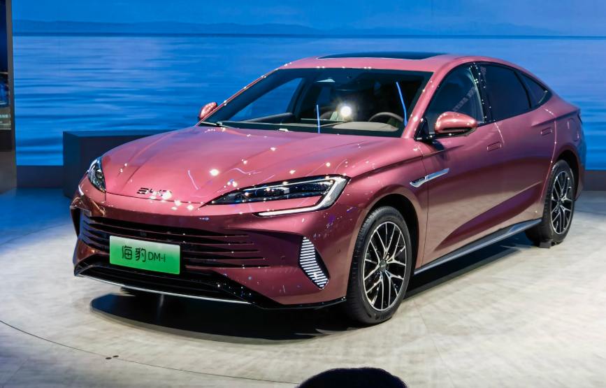 2026款比亚迪海豹07DM-i上市14.98万起！比亚迪海豹07DM-i续航最高230km顶配带激光雷达