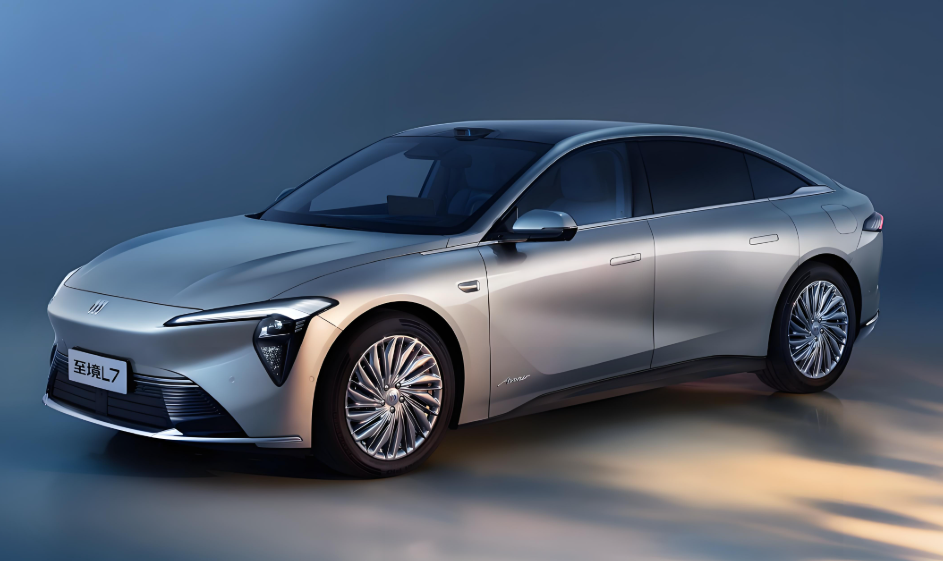 别克全新豪华轿车至境L7全国首秀！别克至境L7 1400km 续航 + 5.9 秒破百！