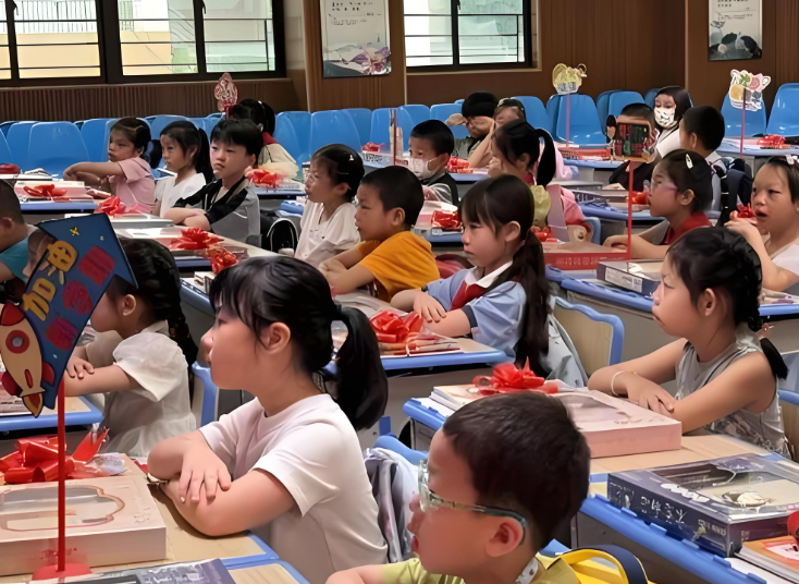 中小学或将增设“春秋假”，缩短寒暑假！