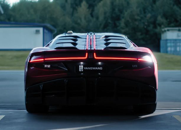 仰望02号测试车正式亮相 仰望02号测试车搭载四电机马力超3000匹