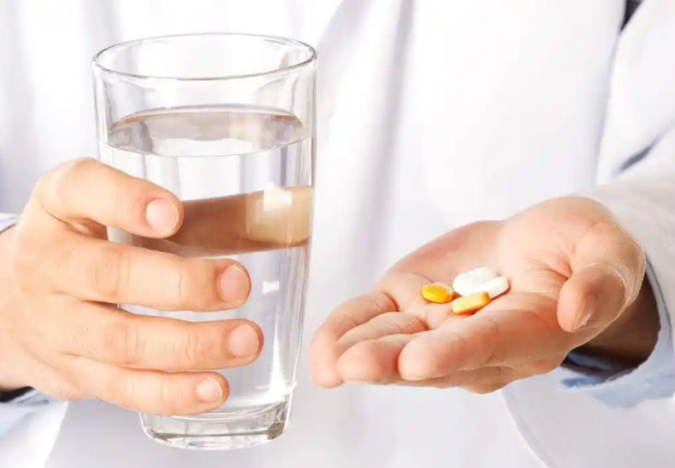 药片难以下咽就掰开吃?盲目碾碎药片会伤身