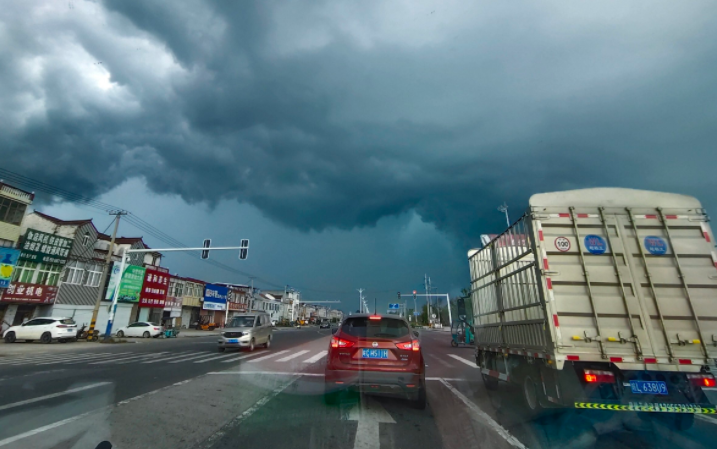 气象局回应河南永城现黑云压城 这是暴风雨要来的节奏吗？