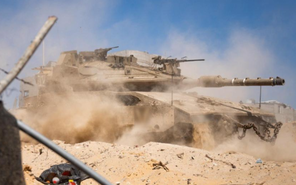 卫星图像显示以坦克集结加沙城周围 以军在加沙城空投传单要求平民向南撤离