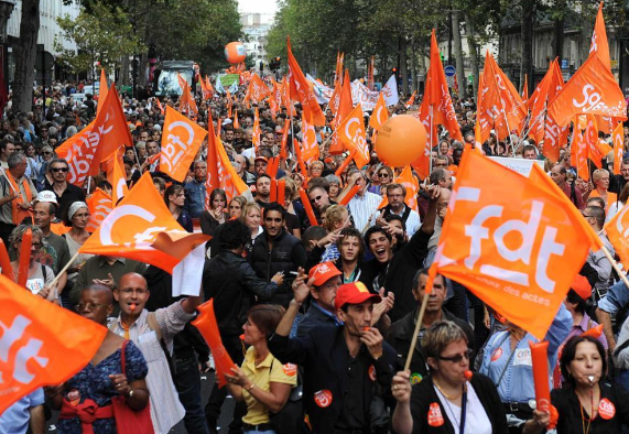 法国逾50万人罢工反对财政紧缩方案 理贝鲁的财政紧缩方案遭到法国国民议会和民众反对 法国逾50万人罢工反对财政紧缩方案 理贝鲁的财政紧缩方案遭到法国国民议会和民众反对