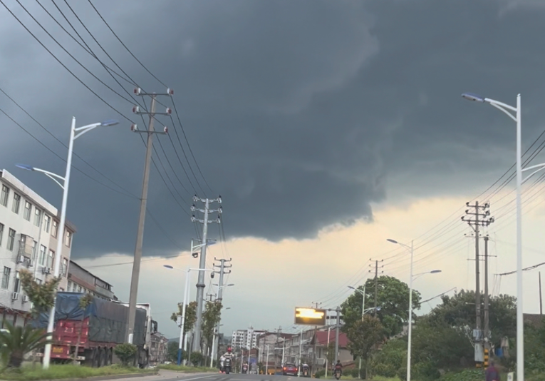 气象局回应河南永城现黑云压城 这是暴风雨要来的节奏吗？