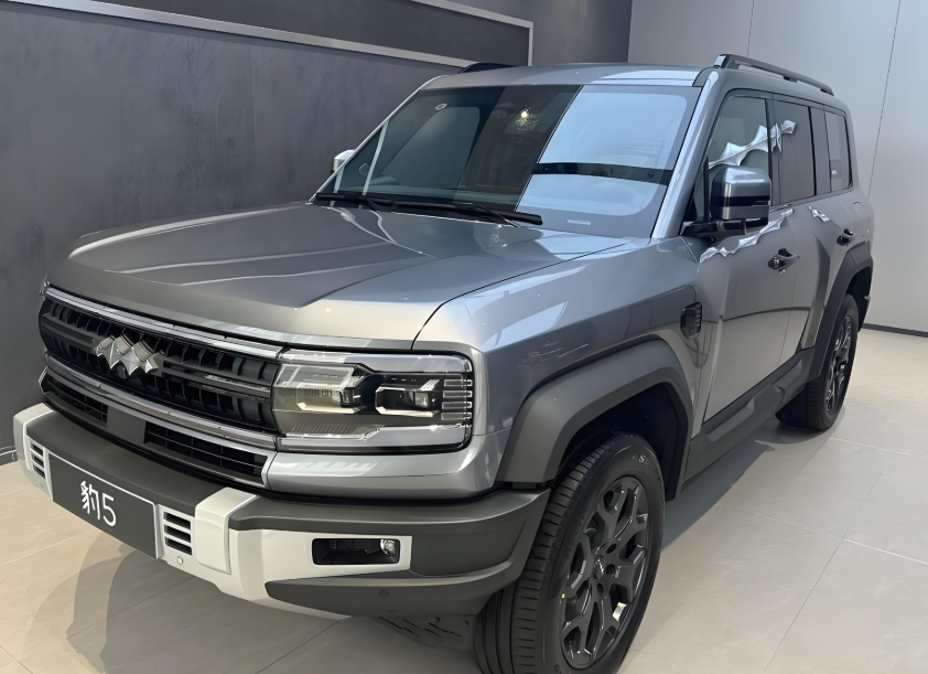 方程豹豹5新车型谍照曝光！方程豹豹5配车顶无人机舱，现款23.98万元起！