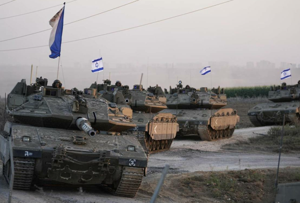 卫星图像显示以坦克集结加沙城周围 以军在加沙城空投传单要求平民向南撤离