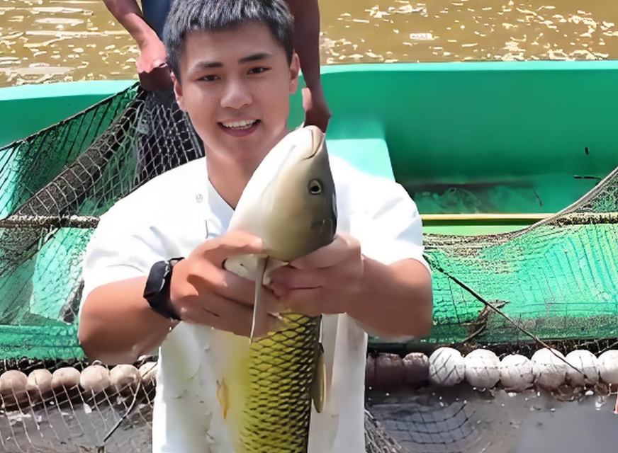 高校八万斤鱼请全校师生吃!山东一高校捞湖鱼八万斤宴请全校连续十天免费吃鱼! 高校八万斤鱼请全校师生吃!山东一高校捞湖鱼八万斤宴请全校连续十天免费吃鱼!