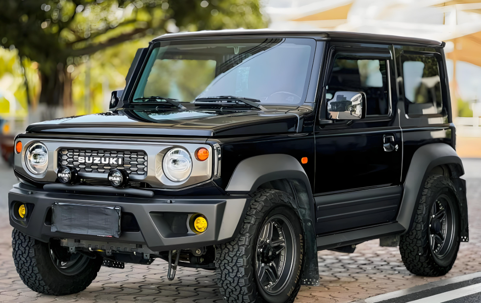 新一代铃木吉姆尼越野车首发亮相!新一代铃木吉姆尼越野车搭载1.5L+四驱,更加时尚运动! 新一代铃木吉姆尼越野车首发亮相!新一代铃木吉姆尼越野车搭载1.5L+四驱,更加时尚运动!