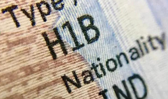美国H-1B签证新规正式生效 美国H-1B签证费用提高到10万美元 美国H-1B签证新规正式生效 美国H-1B签证费用提高到10万美元