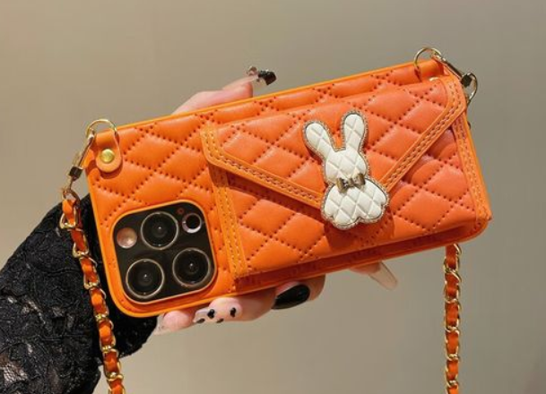 iPhone 17橙色斜挎挂绳卖断货 苹果拿捏年轻人的“情绪价值”! iPhone 17橙色斜挎挂绳卖断货 苹果拿捏年轻人的“情绪价值”!