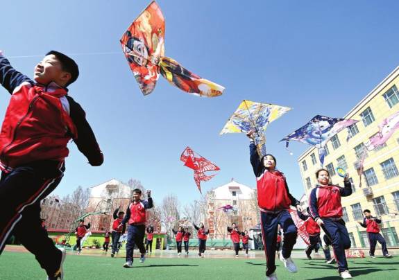 三所“零近视”小学带来的启示 户外运动是预防青少年近视最有效的方法之一 三所“零近视”小学带来的启示 户外运动是预防青少年近视最有效的方法之一
