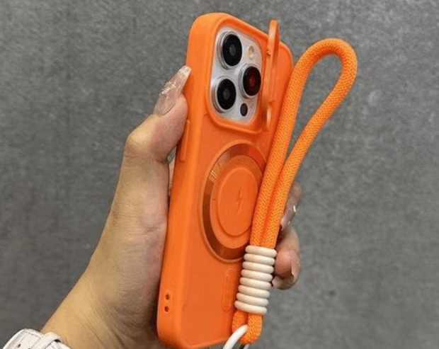 iPhone 17橙色斜挎挂绳卖断货 苹果拿捏年轻人的“情绪价值”! iPhone 17橙色斜挎挂绳卖断货 苹果拿捏年轻人的“情绪价值”!