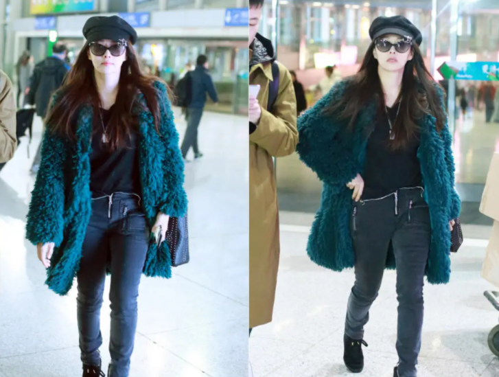 伊能静真是中年女人穿搭标杆!卡其色风衣小黑裤