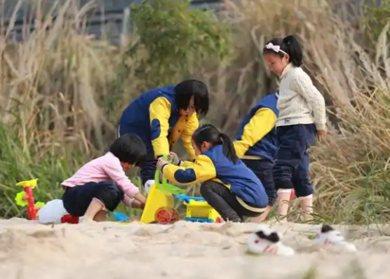 三所“零近视”小学带来的启示 户外运动是预防青少年近视最有效的方法之一 三所“零近视”小学带来的启示 户外运动是预防青少年近视最有效的方法之一
