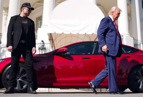 马斯克特朗普闹掰后首次同框 马斯克特朗普在查理·柯克的追悼会上同框交流 马斯克特朗普闹掰后首次同框 马斯克特朗普在查理·柯克的追悼会上同框交流