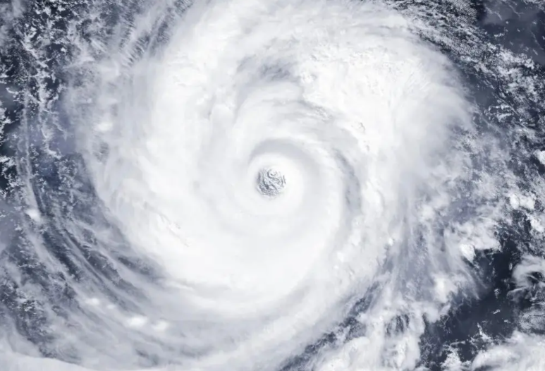 受台风影响广东江门实行“五停” 广东处在“危险半圆”范围