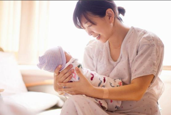 听说宝宝不能抱着摇晃 摇晃哄睡可能损伤宝宝大脑