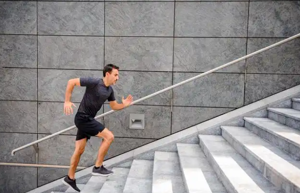 空腹爬楼梯后能立马吃东西吗?空腹爬楼梯后什么时候吃早餐 空腹爬楼梯后能立马吃东西吗?空腹爬楼梯后什么时候吃早餐