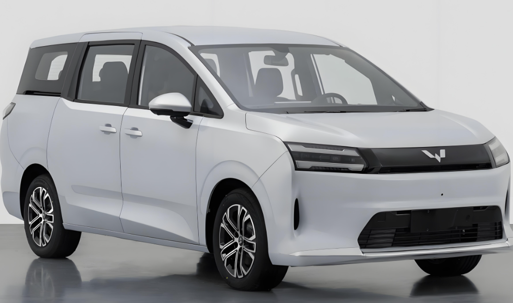 五菱星光730实车亮相！五菱星光730配电动侧滑门+二排独立座椅