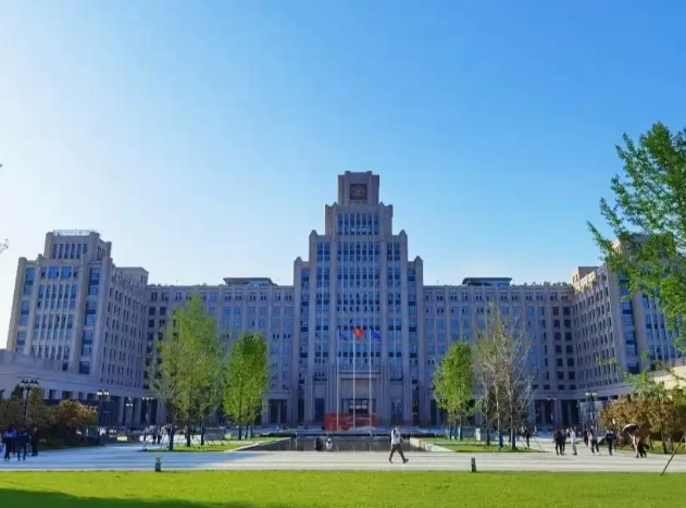 超百所大学上调学费最高涨幅76%！为什么超百所大学突然上调学费？