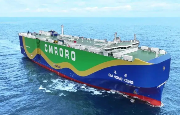 全球首艘双燃料动力滚装船开启首航 中国香港籍“港荣”轮在天津正式启航