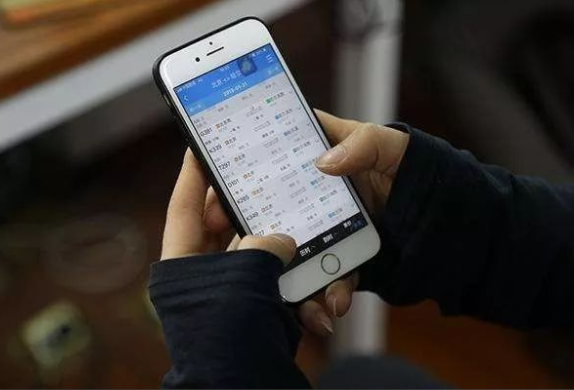 10月8日国庆中秋假期返程火车票今开抢 国铁将动态调整票额投放 10月8日国庆中秋假期返程火车票今开抢 国铁将动态调整票额投放