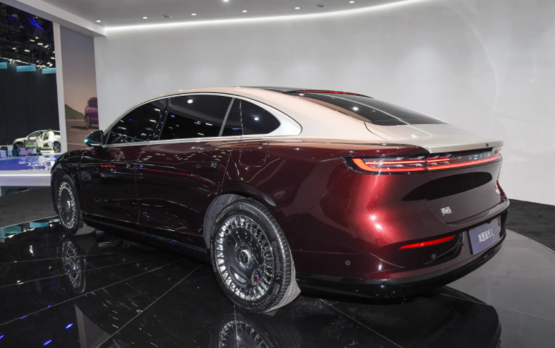 岚图追光L新车色官图曝光，岚图追光L又有新官图发布