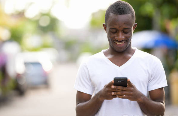 全球仍有31亿人用不起智能手机上网 93%的未联网人口生活在中低收入国家