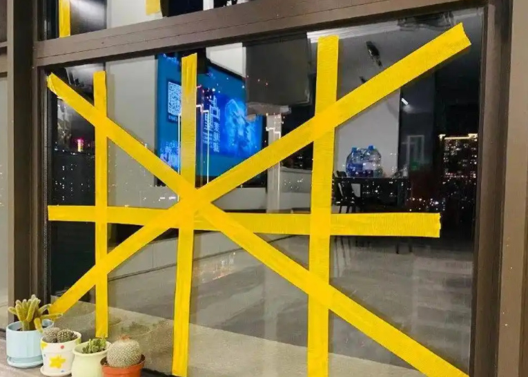 台风走了胶带却撕不掉了,台风走了胶带怎么清理干净? 台风走了胶带却撕不掉了,台风走了胶带怎么清理干净?