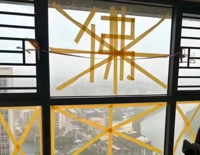 台风走了胶带却撕不掉了,台风走了胶带怎么清理干净? 台风走了胶带却撕不掉了,台风走了胶带怎么清理干净?