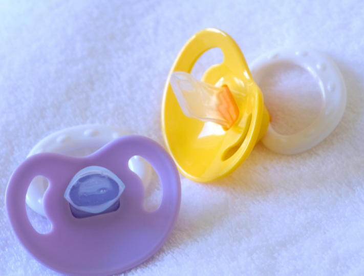 成人安抚奶嘴订单量暴增(成人长期使用安抚奶嘴会伤牙齿吗)