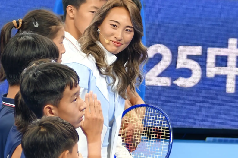 郑钦文复出首秀现场响起《奢香夫人》(钻石球场放起《奢香夫人》) 郑钦文复出首秀现场响起《奢香夫人》(钻石球场放起《奢香夫人》)