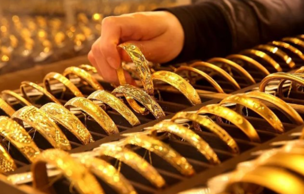 黄金价格突破3809美元历史大关！银价累计增幅超过40%创造了14年新高