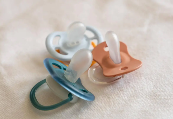 成人安抚奶嘴订单量暴增(成人长期使用安抚奶嘴会伤牙齿吗)