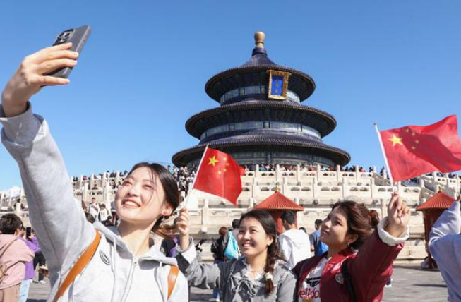 国庆经济“成绩单”亮眼！国庆线下商圈客流倍增，线上零售持续升温​！