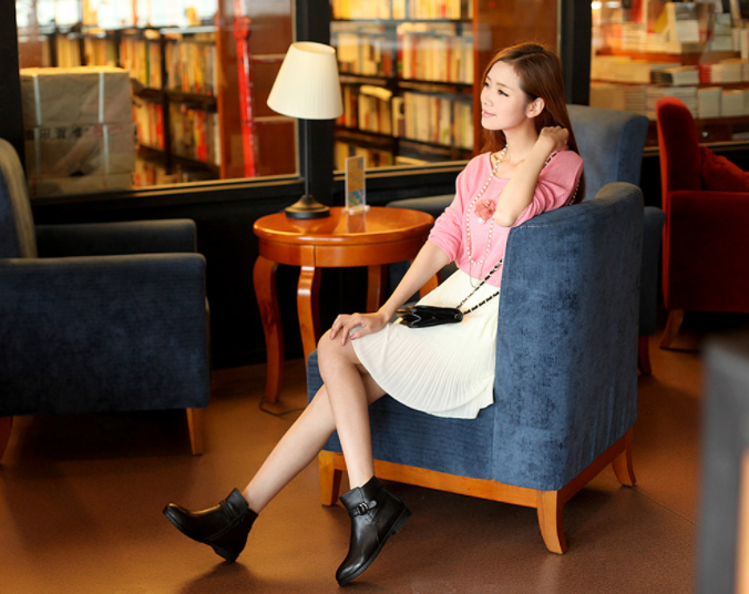 杨幂穿低跟裸靴炸街真洋气(低跟裸靴配秋季驼色风衣好看吗) 杨幂穿低跟裸靴炸街真洋气(低跟裸靴配秋季驼色风衣好看吗)