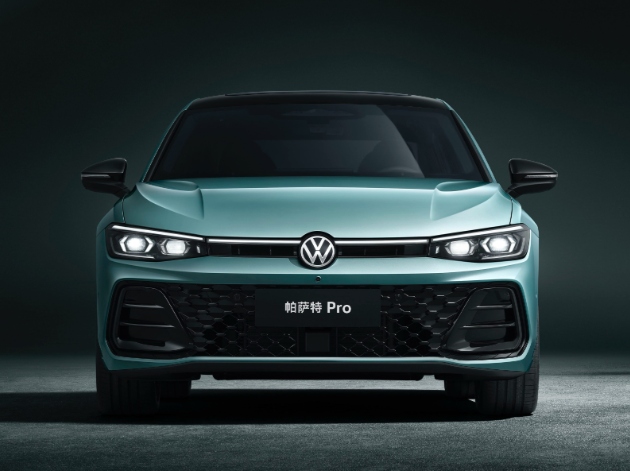 大众新款帕萨特Pro上市！大众新帕萨特Pro标配三块大屏+座椅按摩