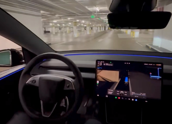 特斯拉向北美HW4.0车主全量推送FSD V14 特斯拉FSD V14有哪些进步