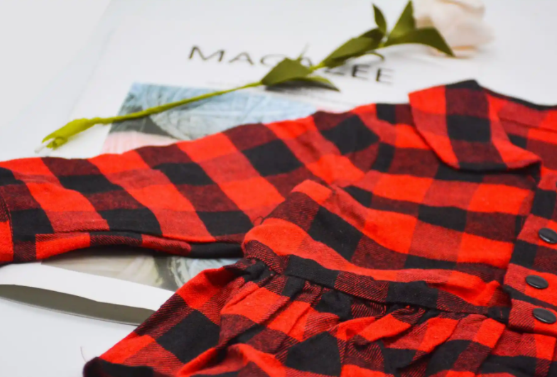 白鹿红色格子连体裤配白色衬衫(红色格子连体裤怎么搭配美的脱俗) 白鹿红色格子连体裤配白色衬衫(红色格子连体裤怎么搭配美的脱俗)